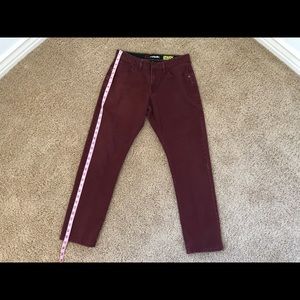 Hawk Skinny Slouch Men’s maroon pants